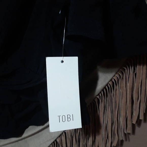 Tobi Black Off Shoulder Halter Criss Cross Crop - Picture 7 of 8